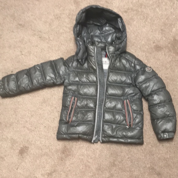 Authentic kids moncler jacket from therealreal - Picture 5 of 13